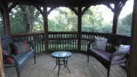 2 miles from NB State Park, James River,  hiking trails and trout fishing!