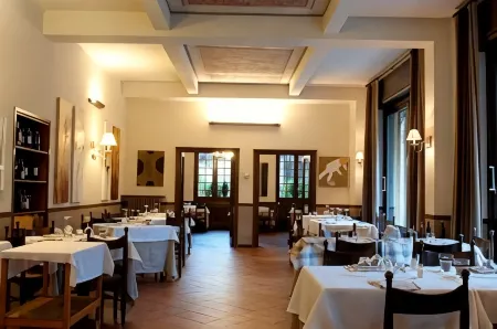 Albergo Ristorante Sant'Eustorgio Отели в г. Arcore