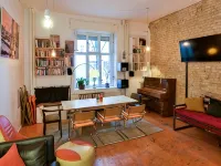 Kiez Hostel Berlin Các khách sạn gần Hộp đêm Berghain