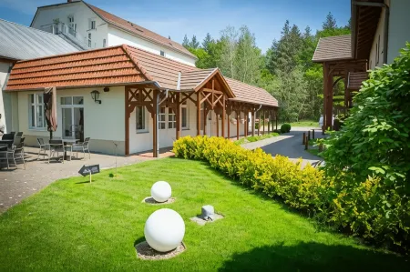 Hotel & Restaurant Waldschlösschen Отели в г. Гумтов