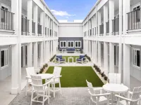Stayapt Suites LaGrange Hotel di La Grange