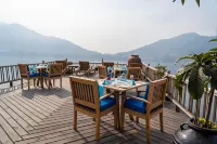 Sukoon Houseboat Dal Lake Hotels in Nishat