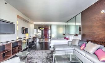 Studios With Gorgeous Views Of The Strip! 