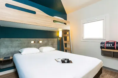 Hôtel Ibis Budget Paris Porte d'Italie Est Hôtels à proximité de : Université Paris-Saclay - Faculté de Médecine
