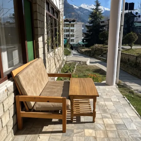 Tourist Hotel 10 Minutes Walking Distance from the Mall