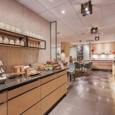 Home Hotel Wellington Отели рядом с достопримечательностью «Юнибакен»