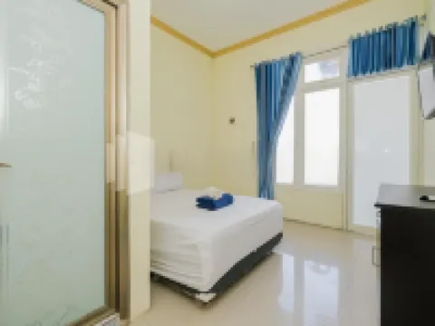 Grand Kencana Guesthouse Syariah near Wisata Bahari Lamongan Hotel di Paciran