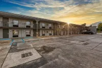 Clarion Pointe Hotels in Decatur