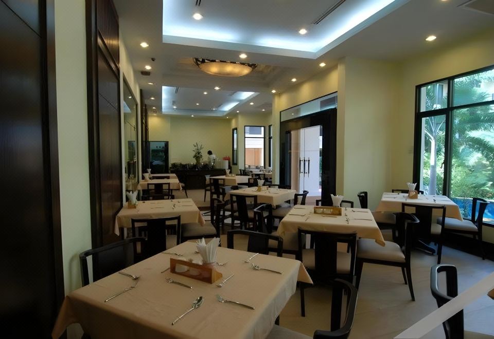 Le Casa Bang Saen Hotel Over view