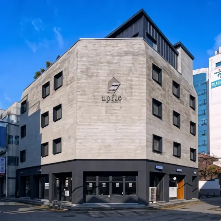 Upflo Hostel Отели рядом с достопримечательностью «Сеочоку»