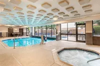 Drury Inn & Suites Atlanta Morrow فنادق في Morrow