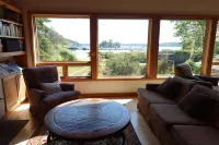Waterfront cottage with tidelands, creek and waterfall!