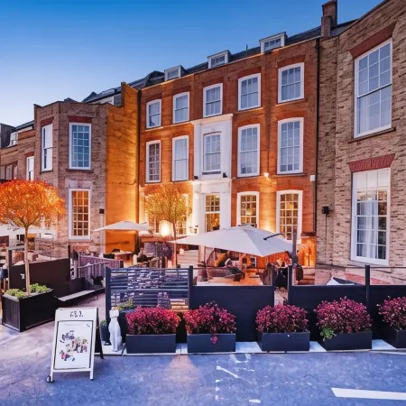 Richmond Hill Hotel Отели рядом с достопримечательностью «Стадион "Ступ"»
