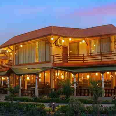 Green Park Chitwan Hotel Exterior