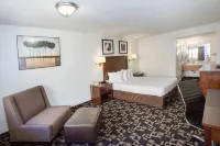 MorningGlory Inn & Suites