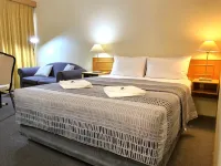 Gateway Motor Inn - parking