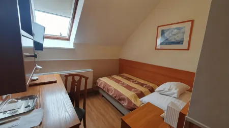 Hotel Baross Отели в г. Дьор