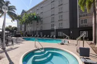 La Quinta Inn & Suites by Wyndham Miami Airport West - Kylpylä