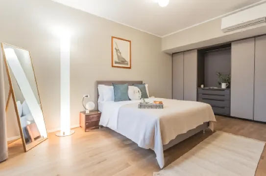 V Suite on Lake Como by Rent All Como