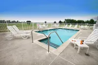 Lancaster Inn & Suites - piscina