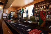 The Black Bull Inn - С баром