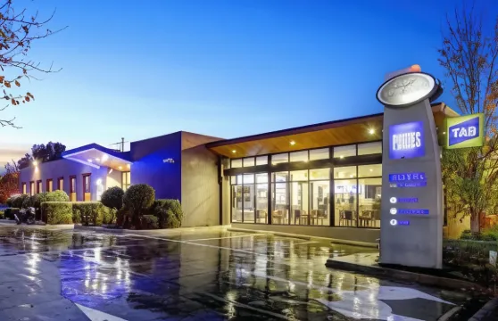 拉弗頓俱樂部酒店