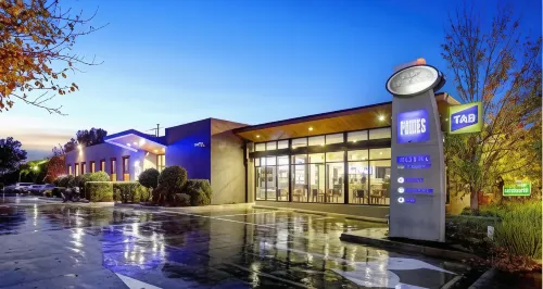 Club Laverton Hotels in Laverton
