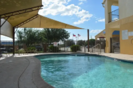 Hotel O Executive Inn & Suites Cuero Hwy 87