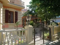 Petit Chateau Hotels in Buggiano