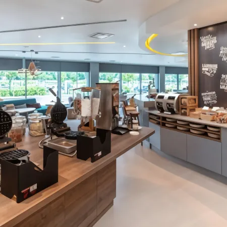 Hampton by Hilton High Wycombe Отели рядом с достопримечательностью «Библиотека Хай-Уиком»