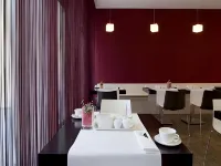 Bob W Munich Schwabing Hotels near Scheidplatz underground station