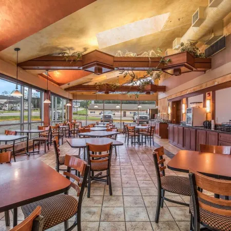 AmericInn & Suites By Wyndham Baraboo Event Center