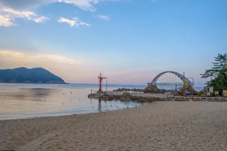 Samcheok Seaside Bed and Breakfast (Yonghwa Beach, Marine Cable Car, Marine Rail Bike) Отели рядом с достопримечательностью «Jangho Port»