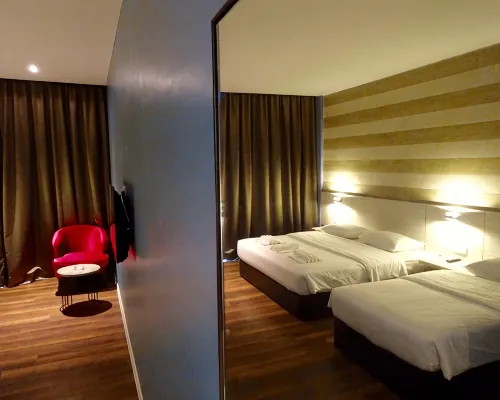 Bayfront Hotel Hotel in zona Centro commerciale Oceanic Mall
