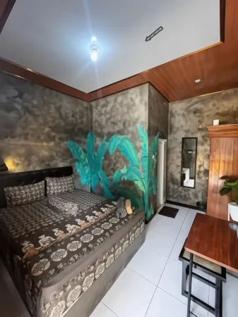 Jaka Homestay Отели в г. Sluke