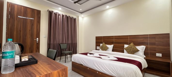 Hotel Hitam Rishikesh 2Min Walk to Parmarth Niketan Aashram ,Vanprastha Aashram Hotels in Rishikesh