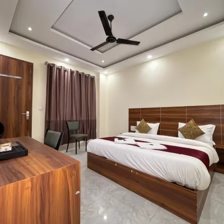 Hotel Hitam Rishikesh 2Min Walk to Parmarth Niketan Aashram ,Vanprastha Aashram