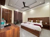 Hotel Hitam Rishikesh 2Min Walk to Parmarth Niketan Aashram ,Vanprastha Aashram - Guest houses