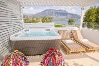Panellinion Luxury Rooms - Hot Tub