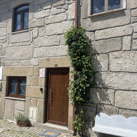 Casa da Burra- Alto Douro Vinhateiro,Casa em pedra alia a tradição ao conforto.