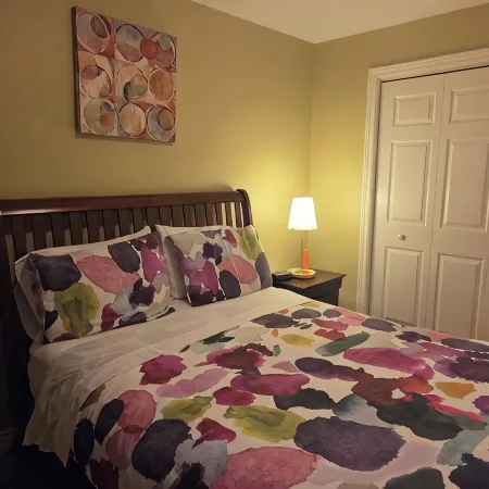 Private and cozy one bedroom sanctuary few minutes from the Airport