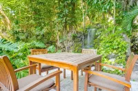 Relaxing Condo Hotel in the Grove, Free Parking
