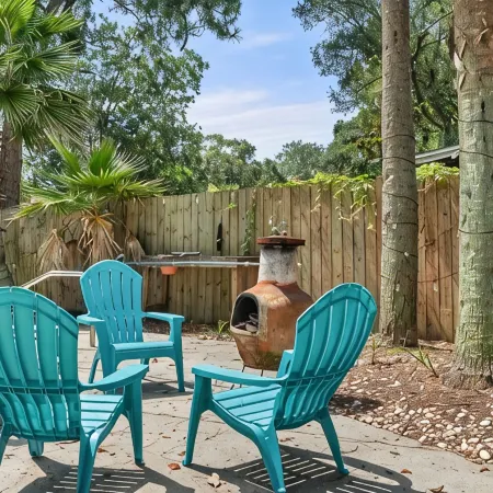 Coastal Comfort~3 BR Home w/Pool~Sleeps 9~Near Pensacola Beach