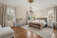 Stunning 3 bed, 3 bath house [sleeps 8] in Midtown, 2min drive to Rhodes College