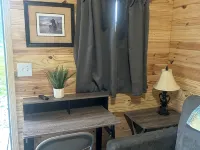 Mallard, Cozy cabin with WiFi and AC in lovely Stevenson. Perfect weekend stay . Hotels in Jackson County