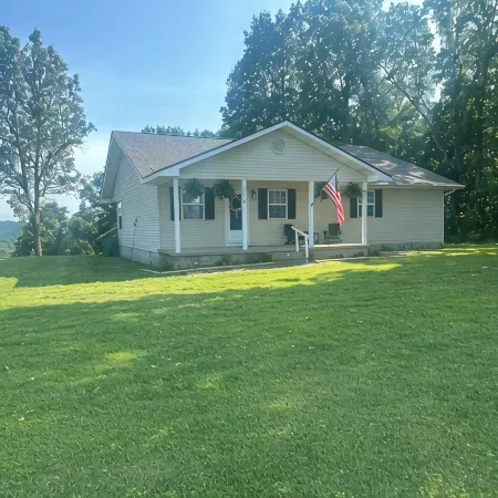 Charming 2-bedroom house in lovely Norfork Surrounding Area