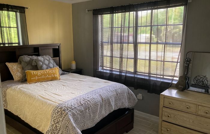 Cozy Coastal Bungalow Close to Marina