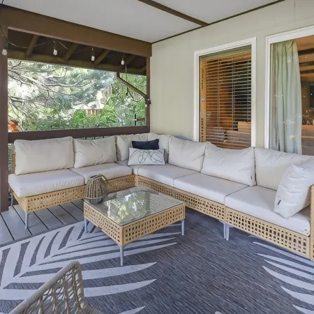 Mountain View’s, Cal King Bed, 3 Queen Bd Designed for Comfort, One Level Duplex