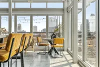 DT 2KBD 2BA Steps from Target Field+ Gym + Kitchen + Laundry - Condos