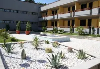 Hotel Pennile - موقف سيارات